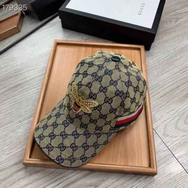 كاب نسائي ماركة قوتشي