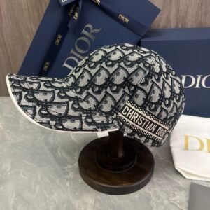 كاب نسائي ماركة ديور