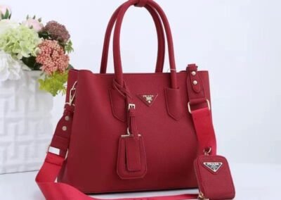 شنطة نسائية ماركة برادا