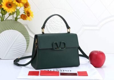 شنطة نسائية ماركة فلنتينو
